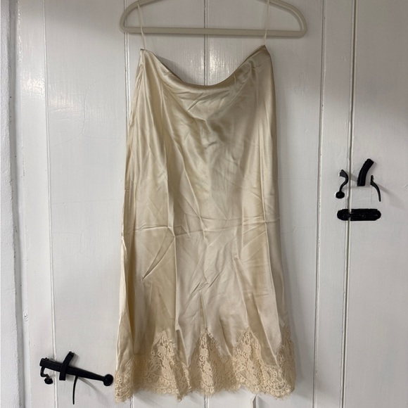 NWT: Reformation Carolina Silk Skirt - Picture 6 of 8